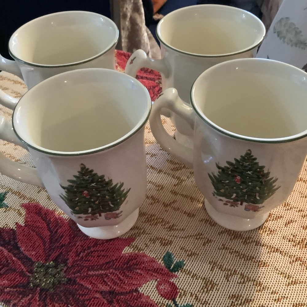 Elegant C. Claus Christmas Holiday Ceramic Mugs Set(4)